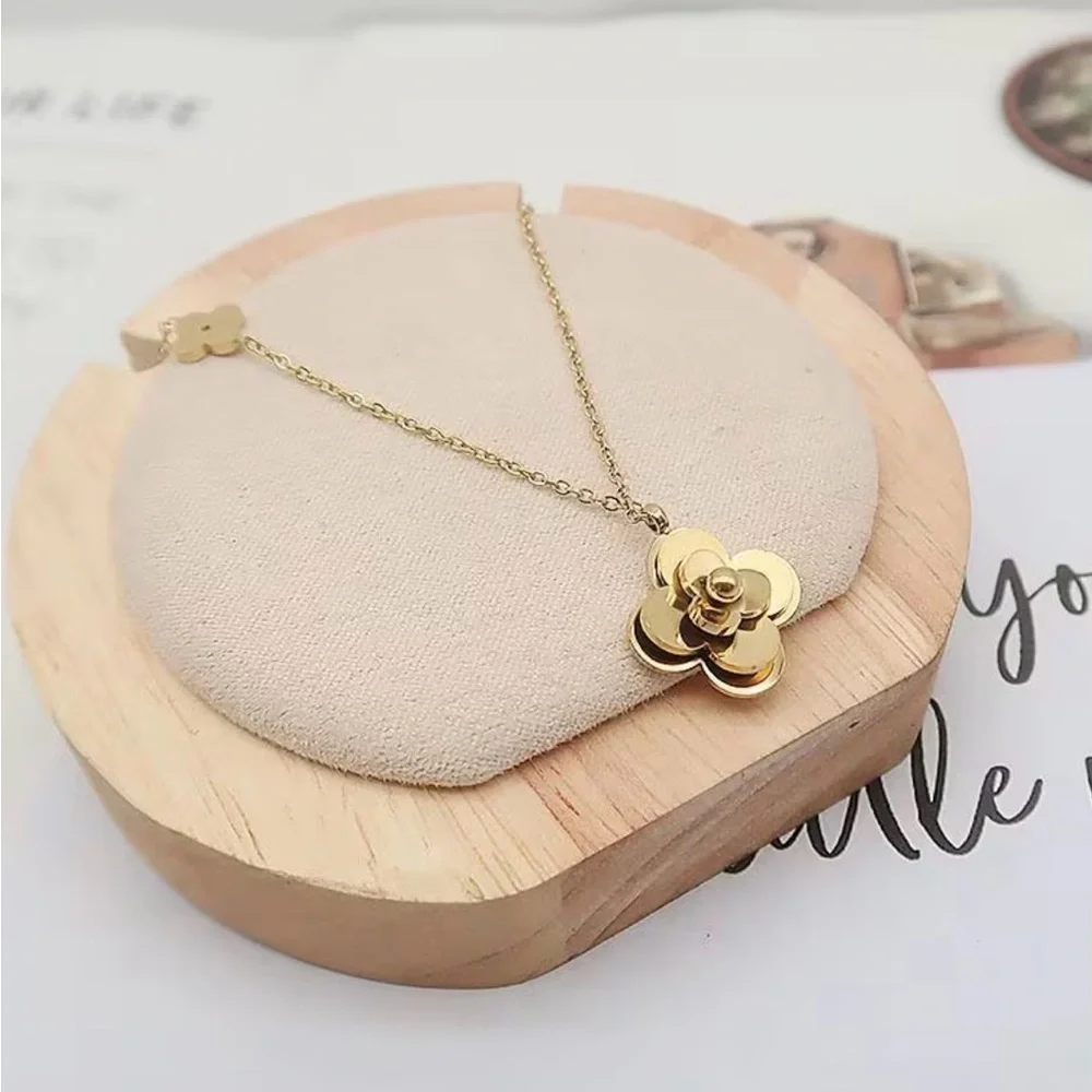 New Women’s Gold Plated Camellia Pendant Necklace Elegant Clover Stainless Steel